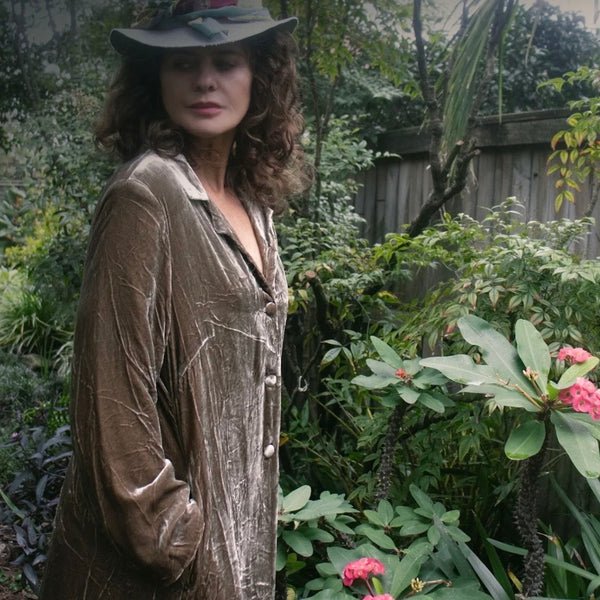 Long Velvet Jacket – Sepia (XL)